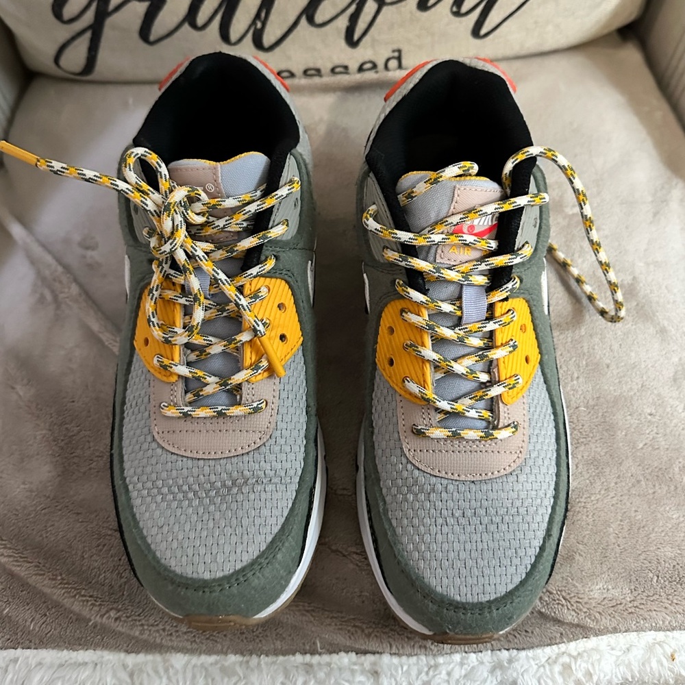NIKE Air Max 90- SZ 5.5 Y- Sage/Gray/Black